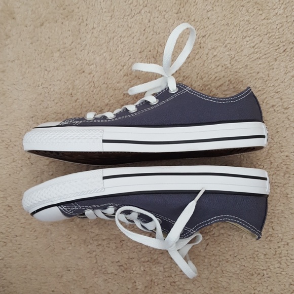 Converse youth athletic sneaker size 2 New - Picture 3 of 8